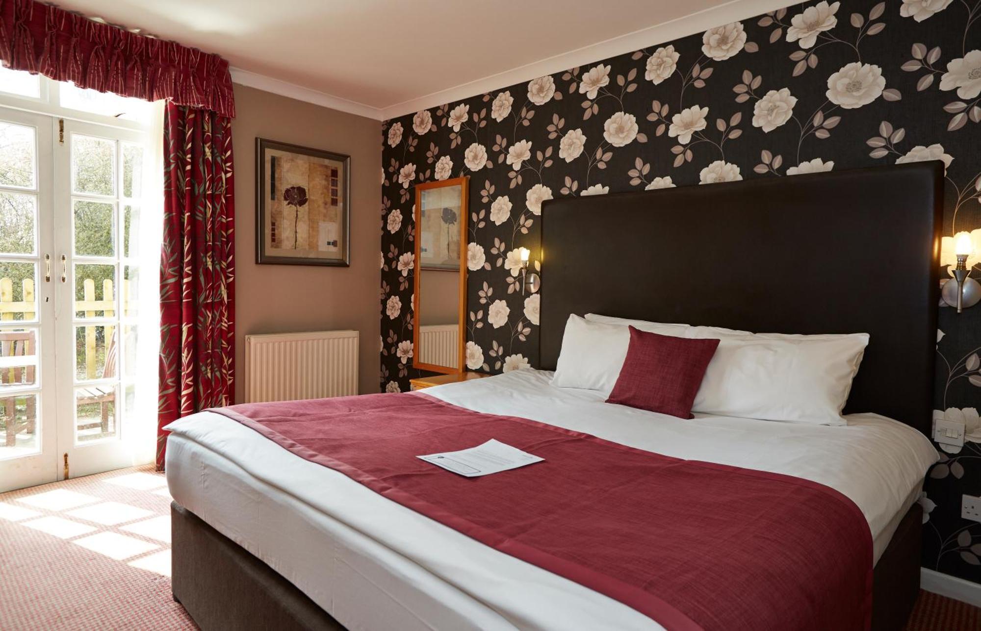 Royal George By Greene King 3*