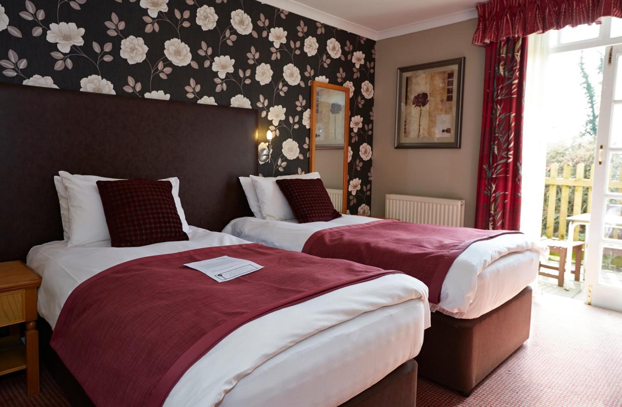 Royal George By Greene King 3*