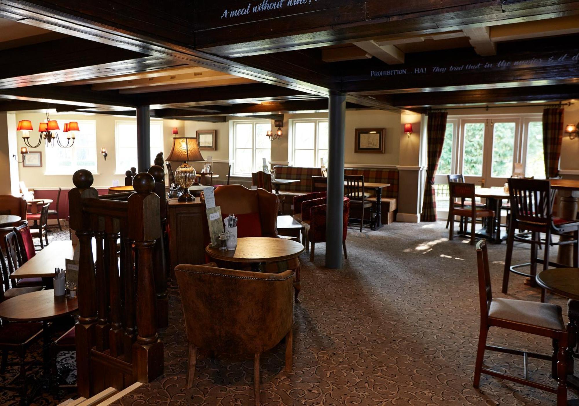 Royal George By Greene King 3*
